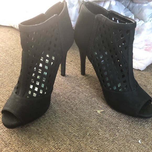 Jennifer Lopez ankle bootie heels - Picture 2 of 4